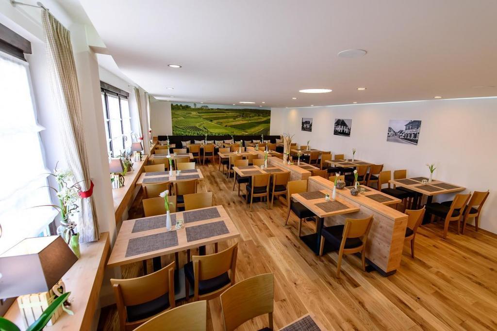 Hotel Zum Rebstock 3*